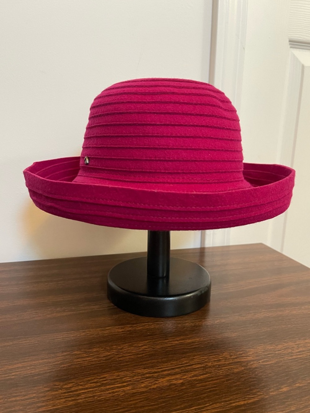 VTG Liz Claiborne Fuchsia Pink Ribbed Sun Hat - Packable Beach Cloche